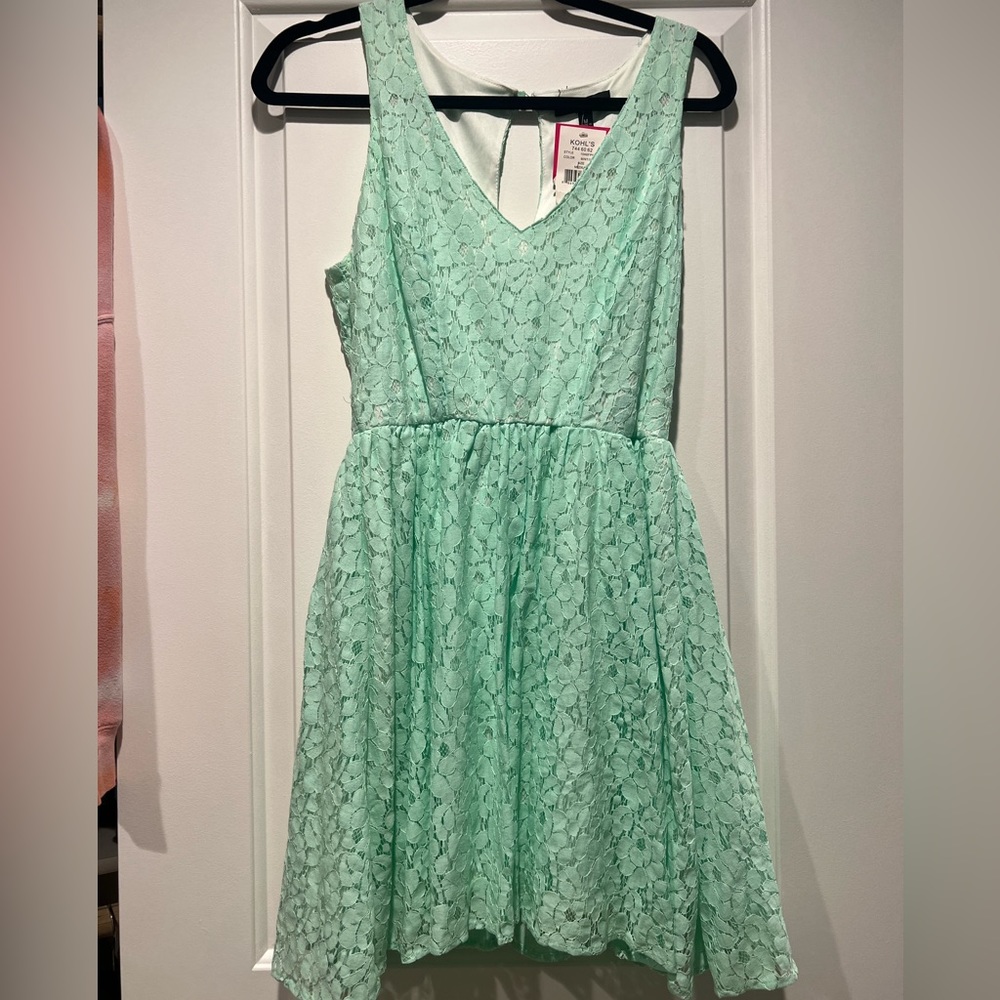 New with tags Mint green dress. It had a floral lacy design.